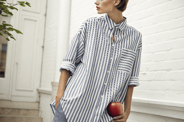 Apple body shape in oversized shirt